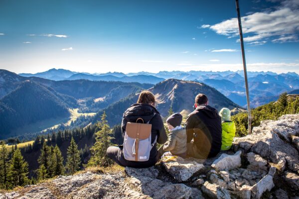 Family-time-to-enjoy-mountaineering